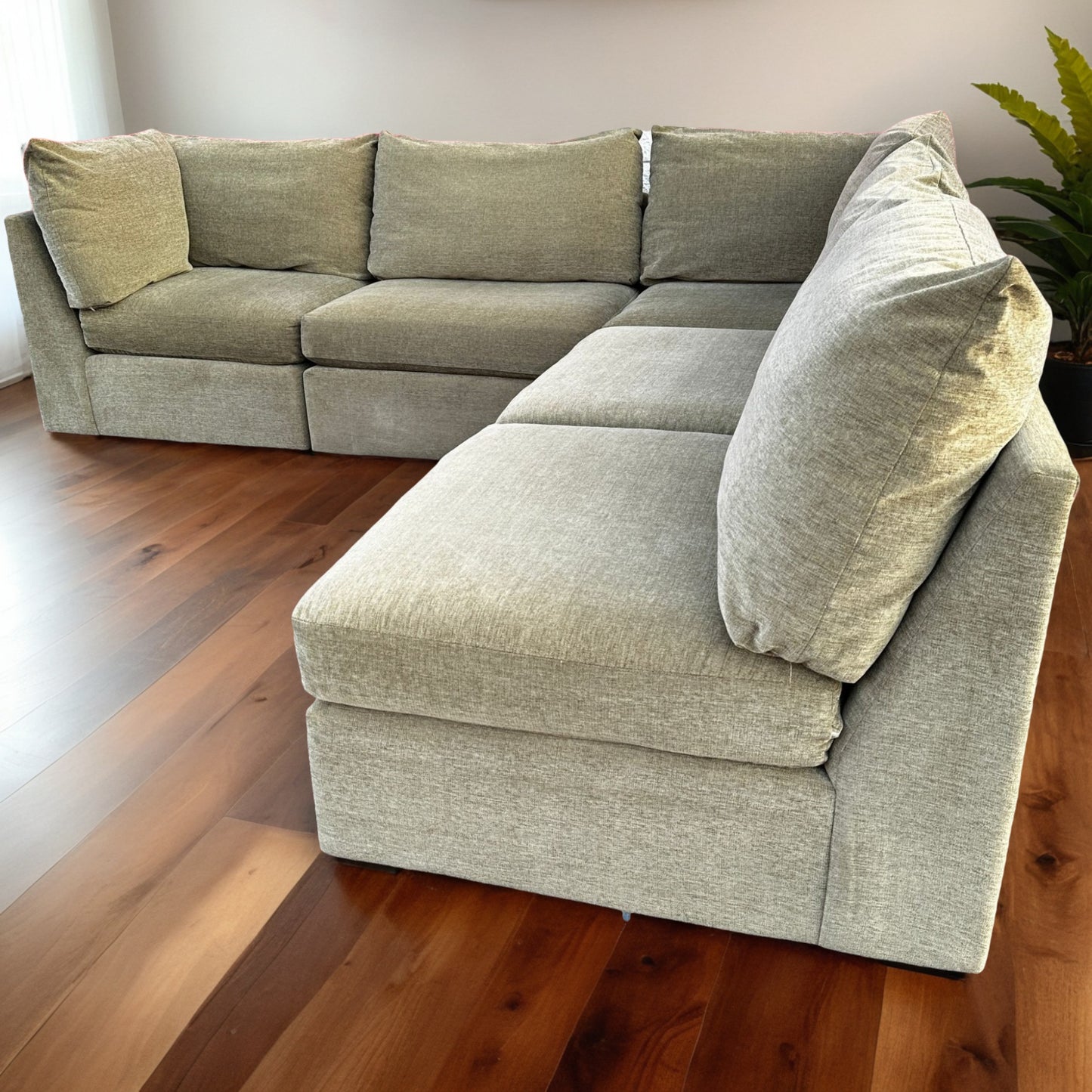 Bassett Beckham Modular Sectional Couch